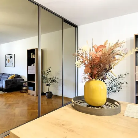 Апартаменты Downtown Nest *